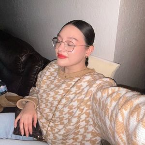 Meet your Posher, Estefania